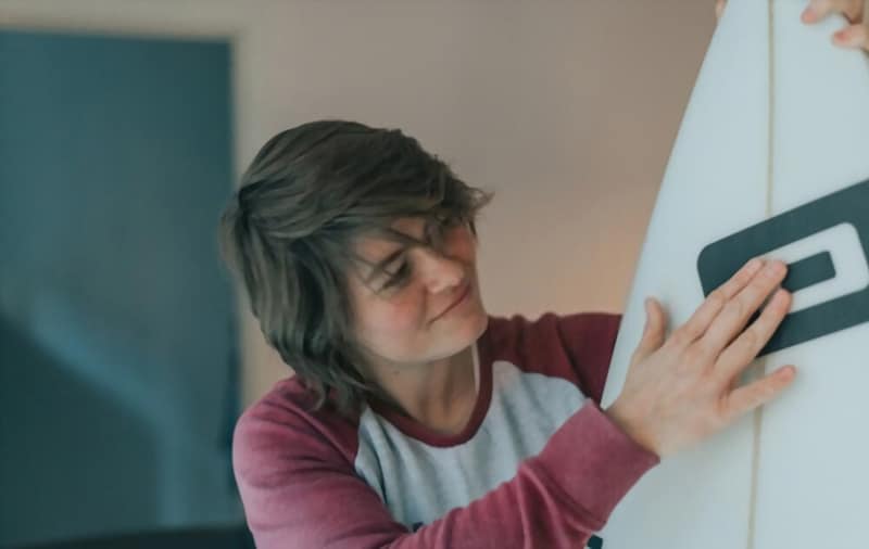 a clean surfboard after removing wax