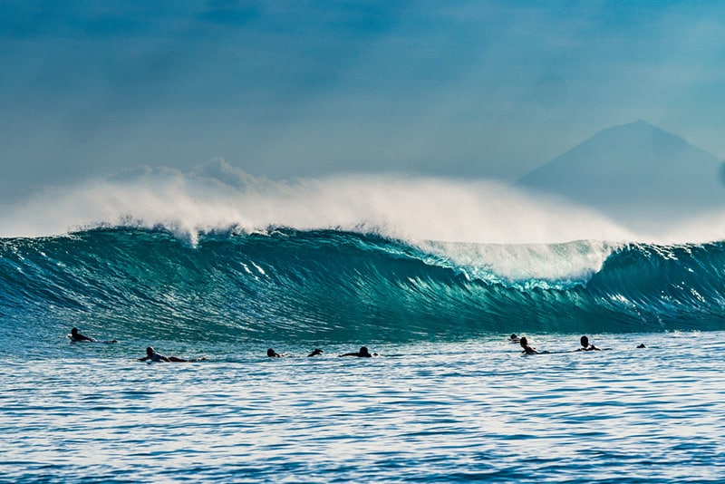 many-surfers-waiting-to-catch-a-big-wave