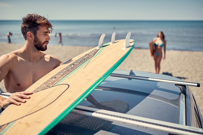 Gently-place-the-surfboard-deck-side-down-with-the-fin-towards-the-front